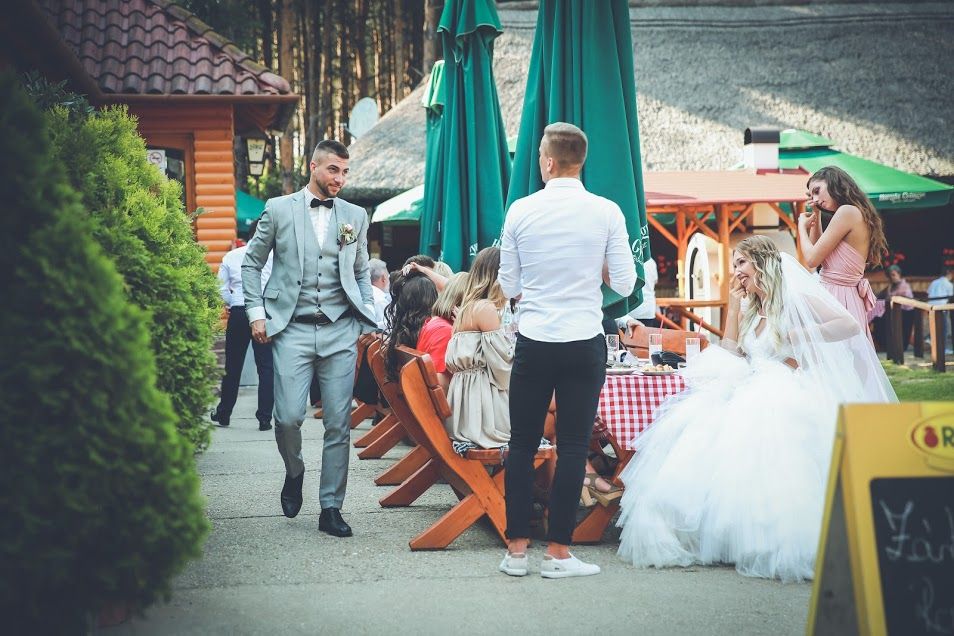 Kinyik Ákos és Sándor Lora esküvő Paripa Csárda